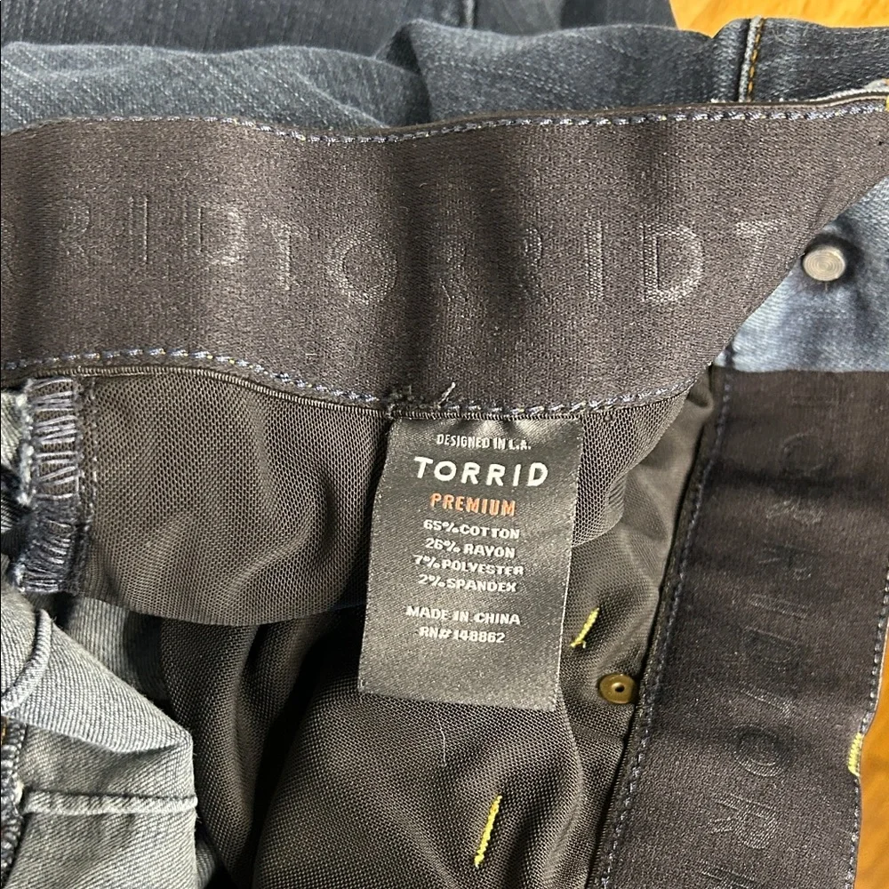 Torrid Women's Skinny Jeans in Dark Blue - Picture 6 of 9